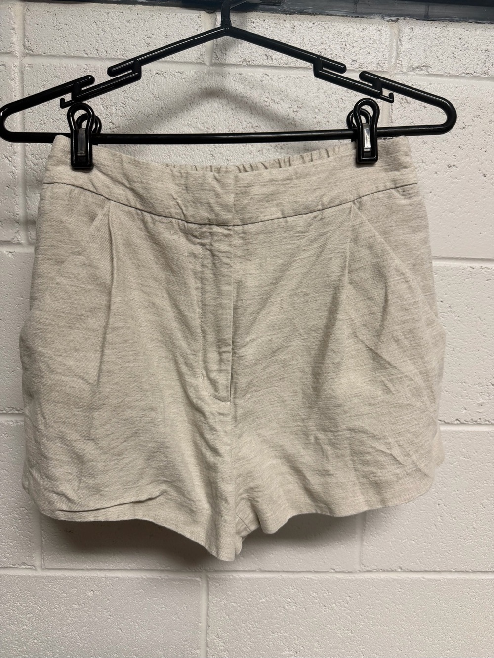 Aritzia Wilfred effortless shorts linen blend size 4 business casual chic mature